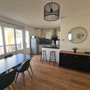 T2 Renove Avec Parking Gratuit Sur Place Appartement